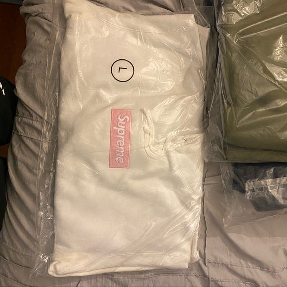 supreme Other - Supreme FW25 Hooded Sweatshirt White Pink Size L
